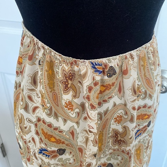 Kathy Ireland Y2k Paisley Print Skirt in Beige. - Picture 10 of 10